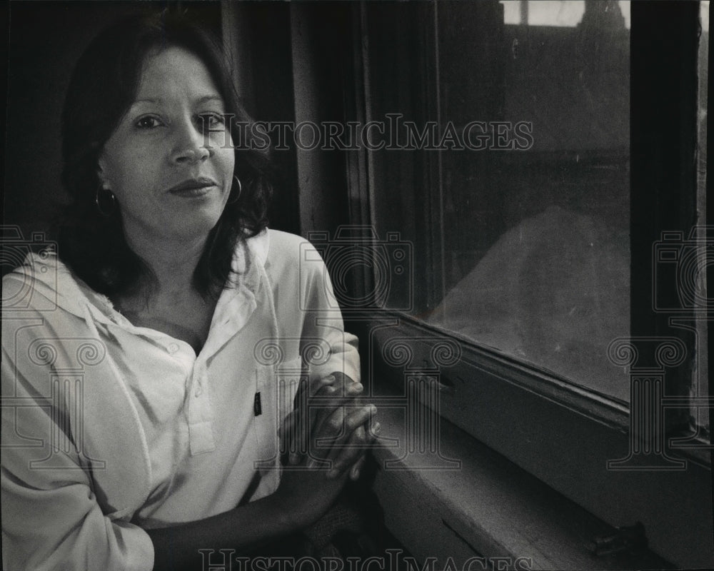 1993 Press Photo Wanda Velazquez is the face behind a growing statistic - Historic Images