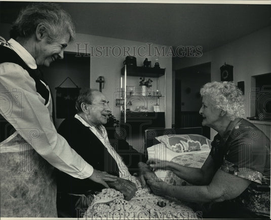 1986 Press Photo Marion Hackett a hospice program's registered nurse - mja14238-Historic Images