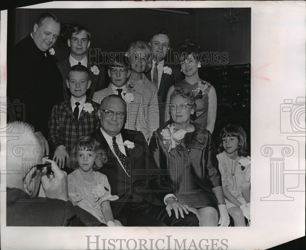 1967 Press Photo Mr. and Mrs. Harold S. Vincent with his family - mja14362-Historic Images