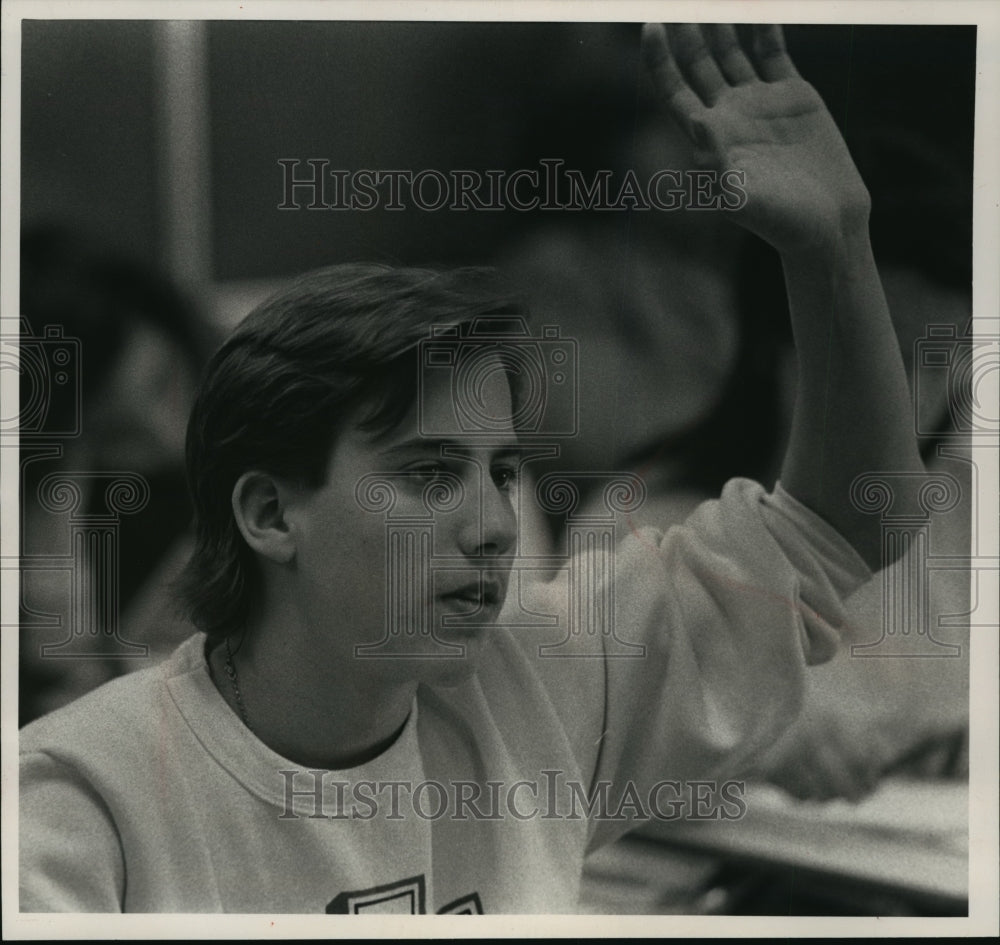 1989 Press Photo Mike Bersch like going to Vincent High School - mja14371 - Historic Images