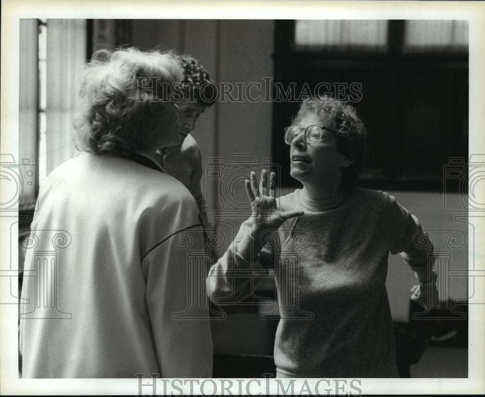 1985 Press Photo Lucia Victor rehearse actors Elizabeth Allen & Michael Dantuono - Historic Images