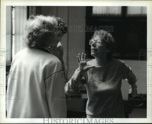 1985 Press Photo Lucia Victor rehearse actors Elizabeth Allen & Michael Dantuono - Historic Images