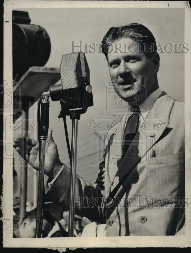 1937 Press Photo Governor Philip La Follette of Wisconsin speaking at State Fair - Historic Images