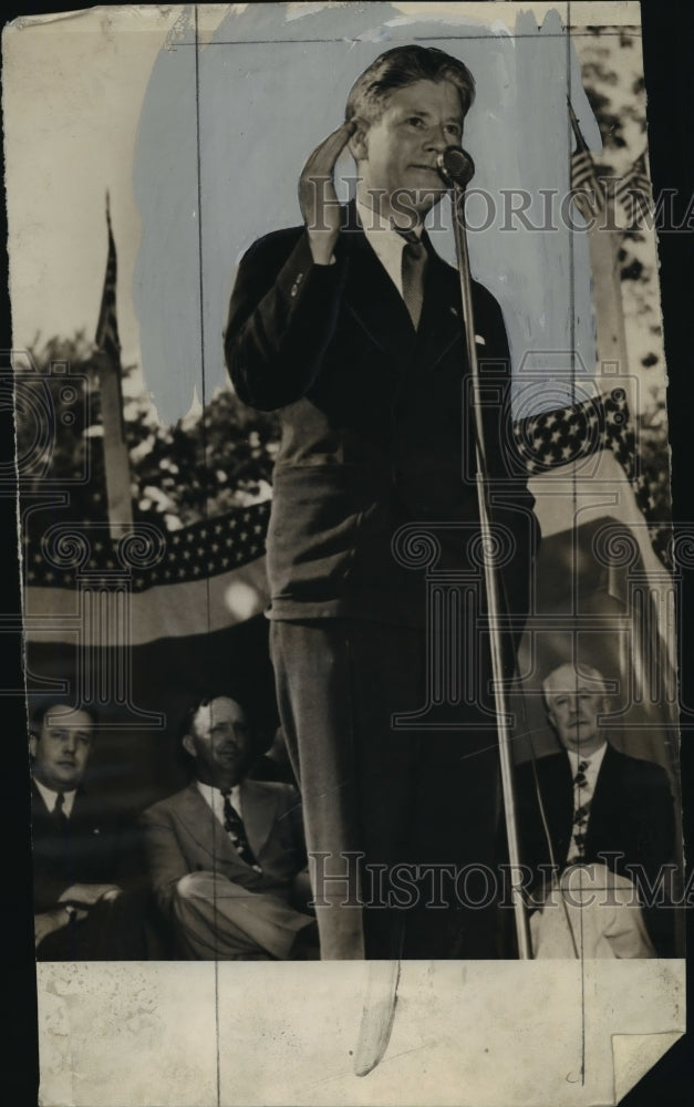 1938 Gov Philip La Follette of Wis speaking at Fox Lake - Historic Images