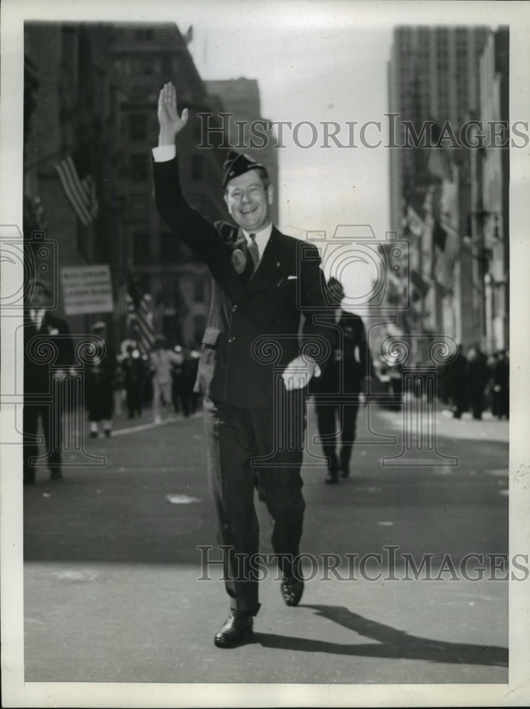 1937 Press Photo Gov Philip La Follette leading American Legion parade in NY - Historic Images