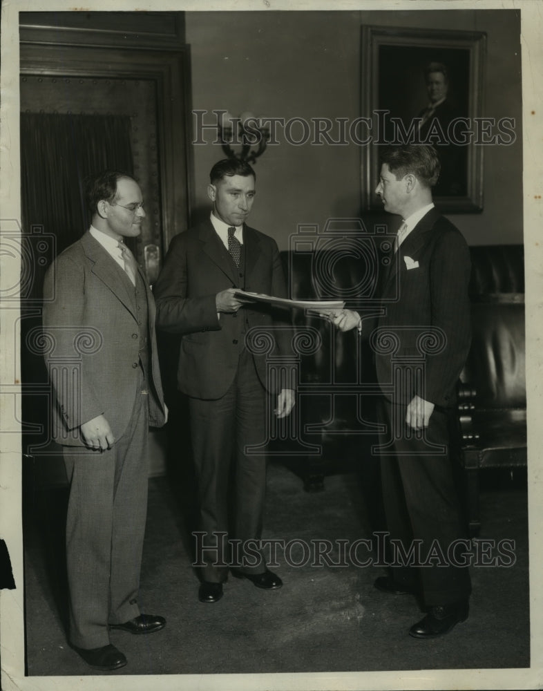 1931 Press Photo Gov Phil LaFollette w/ Samuel Becker & Atty Edmund H Drager - Historic Images