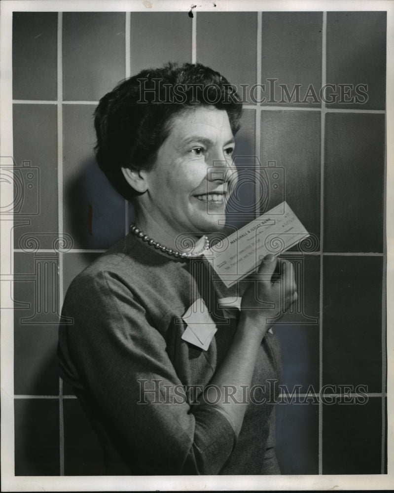 1957 Press Photo Mrs. John Holbrook with $2,000 check - mja14890-Historic Images