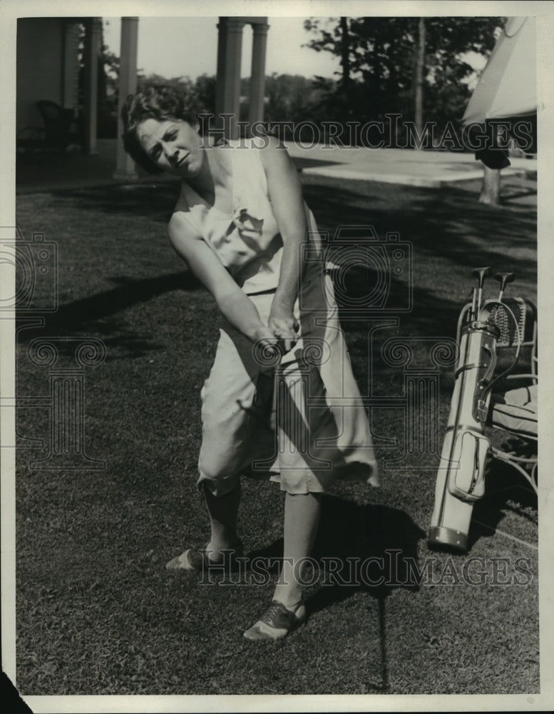 1930 Press Photo Betty W Rugee playing golf - mja14909 - Historic Images