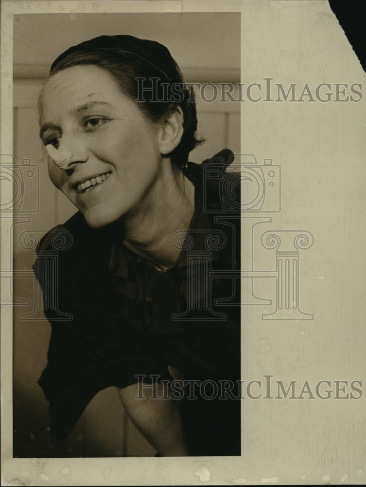 1940 Mrs John Hitz  - Historic Images
