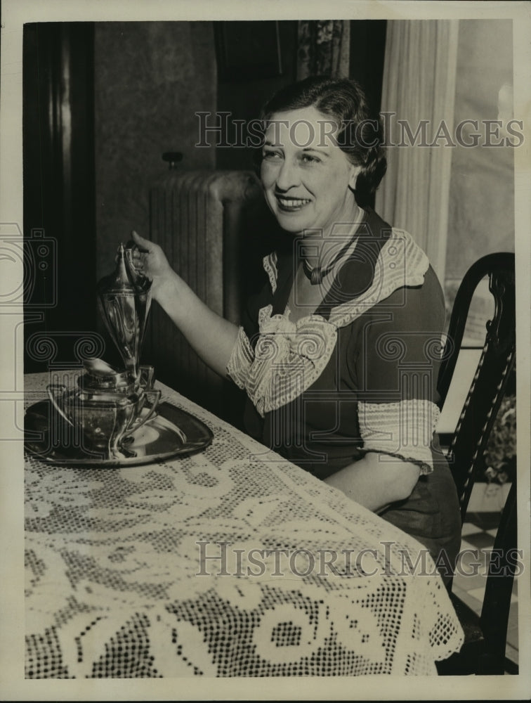 1933 Press Photo Mrs. Henry Kuehn - mja15021 - Historic Images