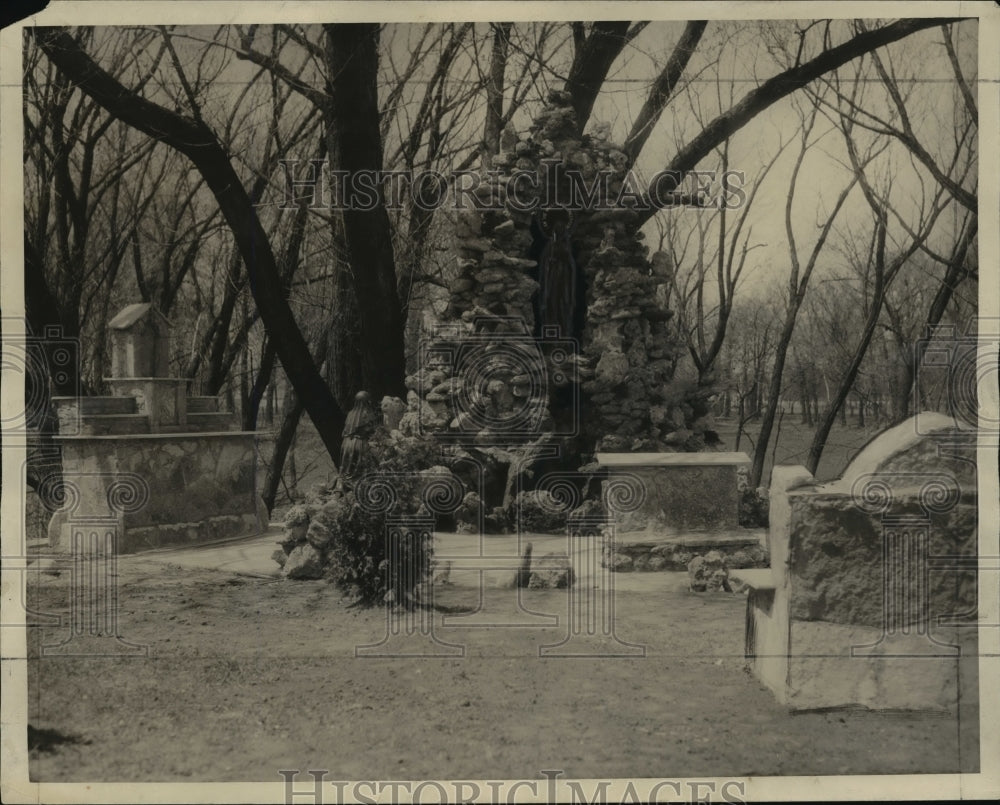 1931 Press Photo A shrine to &quot;Our Lady of Lourdes&quot; - mja15221- Historic Images