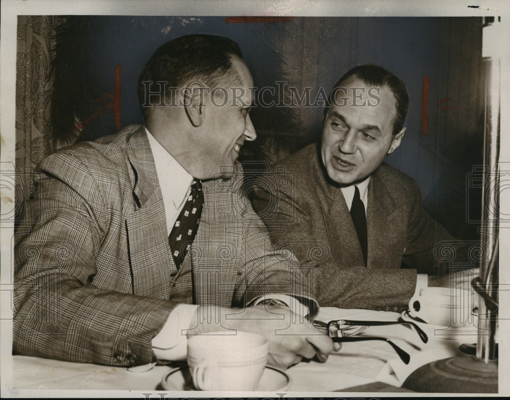 1953 Press Photo Gov. Walter J. Kohler w/ Seward H. Jacobi at luncheon meeting - Historic Images