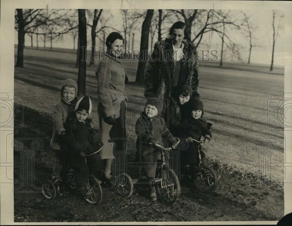 Press Photo Helen La Mothe &amp; Clara Mayer and their play school - mja15365 - Historic Images