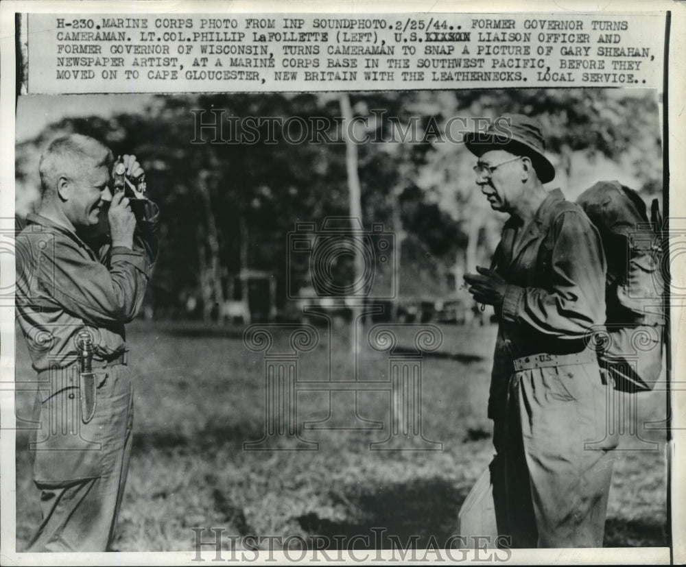 1944 Press Photo Lt. Col. Phillip LaFollette snaps picture of Gary Sheahan-Historic Images