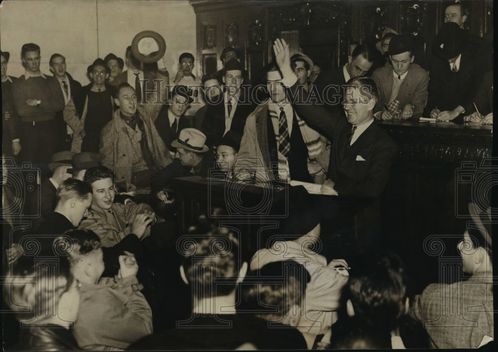 1937 Press Photo Gov. La Follette answers students&#39; demand of Frank dismissal - Historic Images