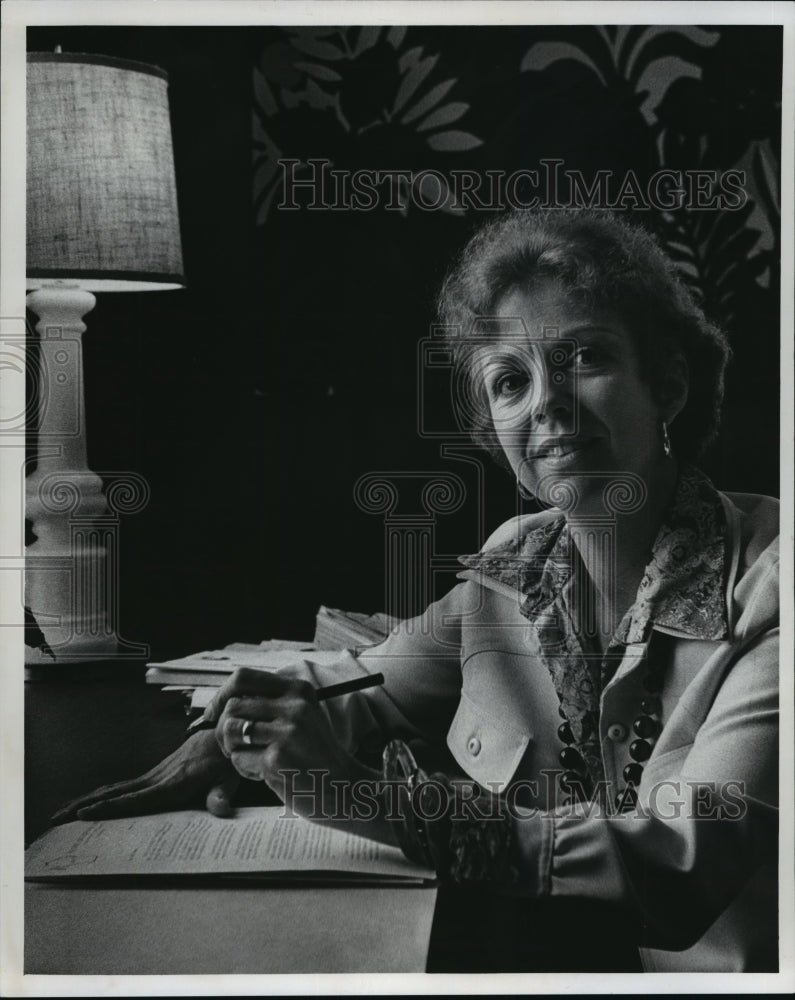 1977 Press Photo Joanne D. Wall, director of nursing at Family Hospital - Historic Images