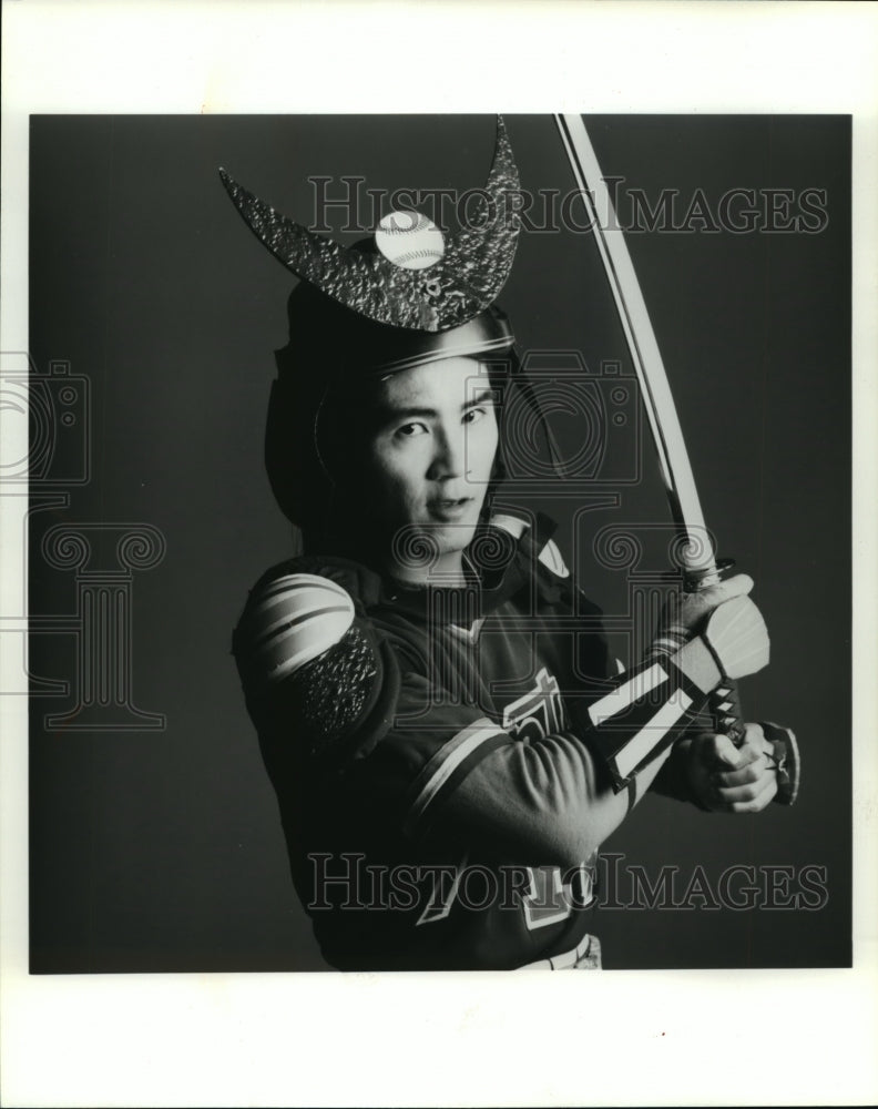 1995 Press Photo Dan Kwong uses baseball as metaphorical vehicle to tell story - Historic Images