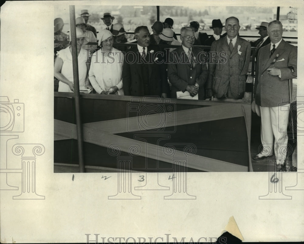Press Photo Gov. and Mrs. Kohler with other executives - mja15801-Historic Images