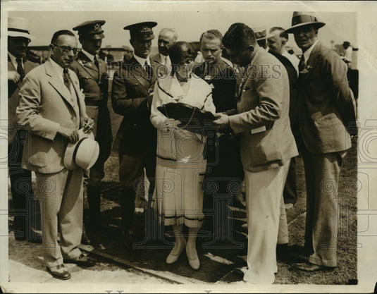 Press Photo Executives - mja15807 - Historic Images