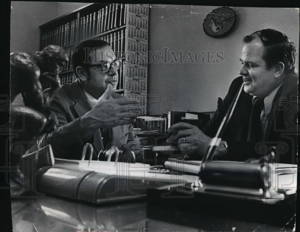 1973 Press Photo Atty. Gen. Robert Warren and Judge William Crane - mja15812-Historic Images