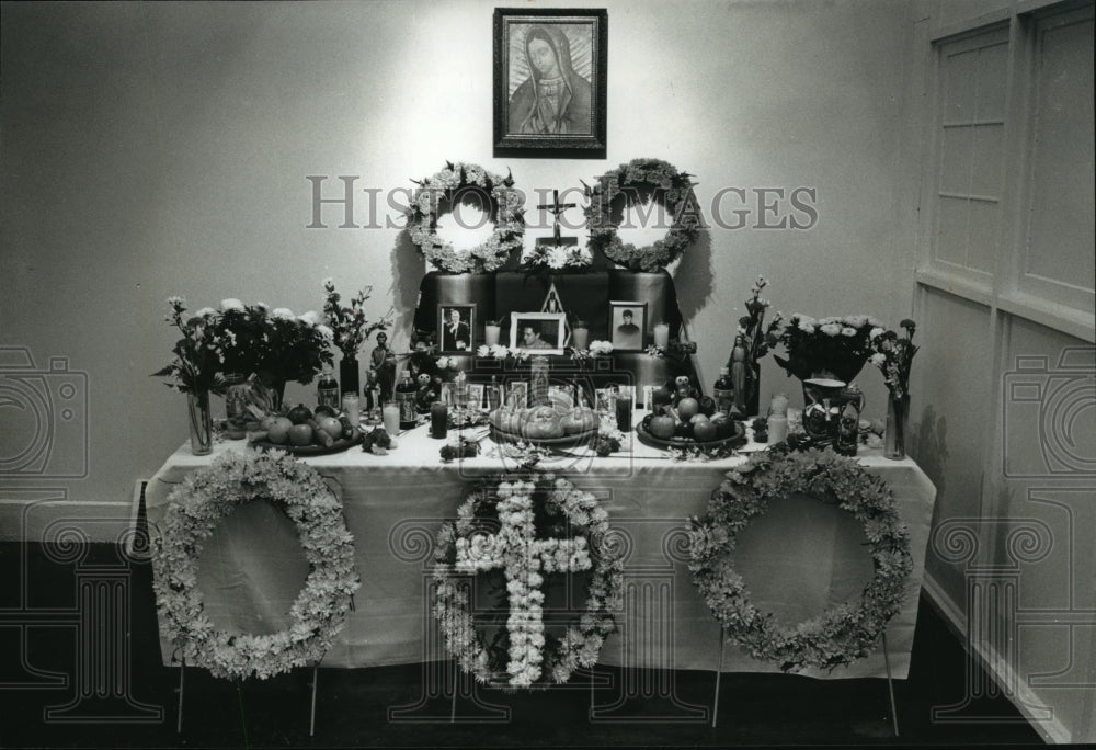 1993 Press Photo Day of the Dead exhibit at Walker&#39;s Point Center for the Arts - Historic Images