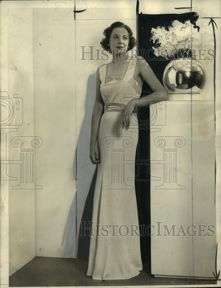 1935 Press Photo Virginia Loeffler ushers at A Midsummer Night's Dream opening - Historic Images