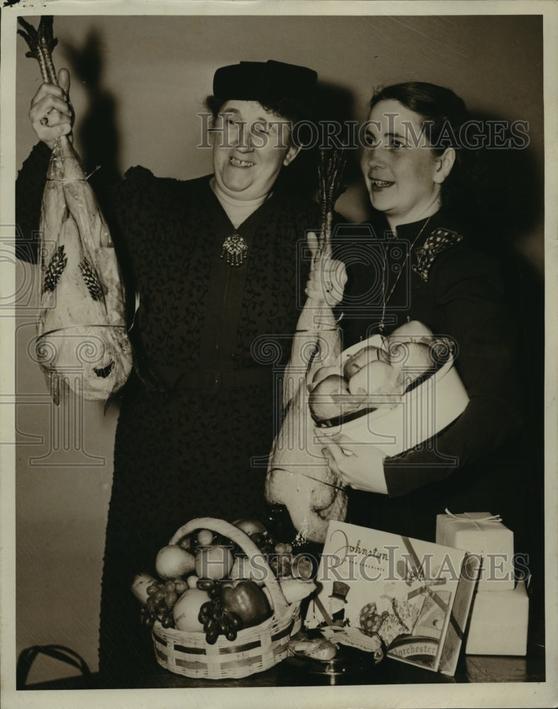 1939 Mrs. Frank M. Bruce and Mrs. Raymond Moore at St. Roses church - Historic Images