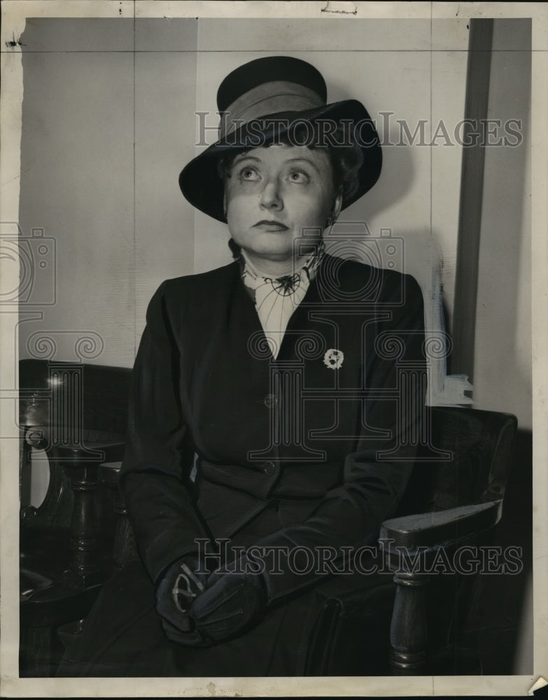 1940 Press Photo Mrs. E. Layton Busby, husband denies striking her - mja16022-Historic Images
