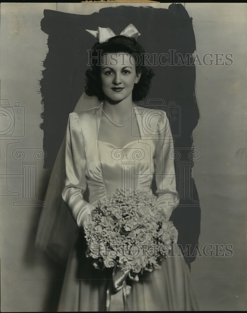 1943 Press Photo Mrs. Robert W. Braeger, the former Phyllis Moore - mja16066- Historic Images