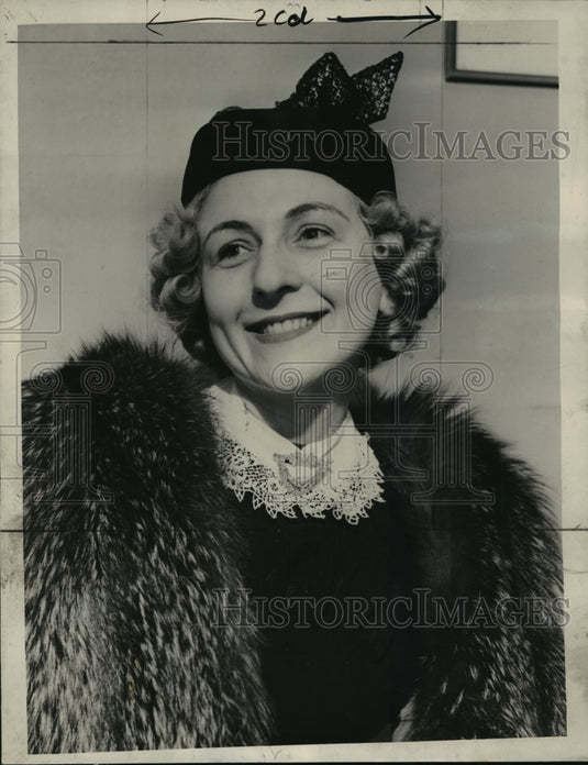 1938 Press Photo Mrs. Henry Baum busy planning the Henry Clay spring festival - Historic Images