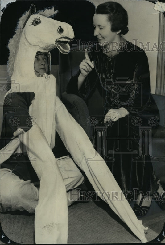 1938 Mrs. George L. Banzhaf and Mrs. Durfee Day  - Historic Images
