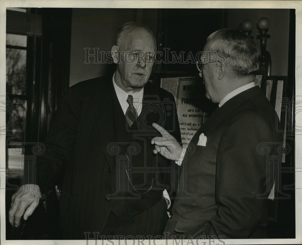 1943 Press Photo Walter Goodland and Julius Heil - mja16238 - Historic Images