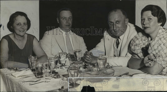 1933 Press Photo Mrs. Fred H. Geyer and A.J. Stirn - mja16249-Historic Images