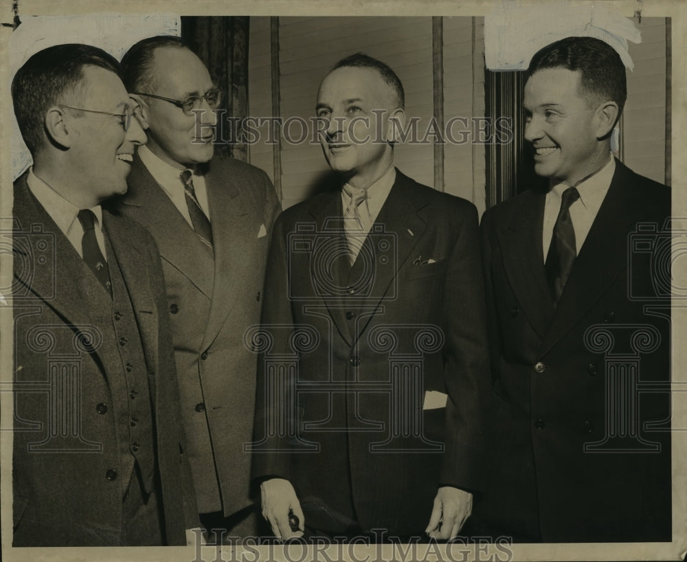 1949 Press Photo William E Brumder, SVP, First Wisconsin National Bank - Historic Images