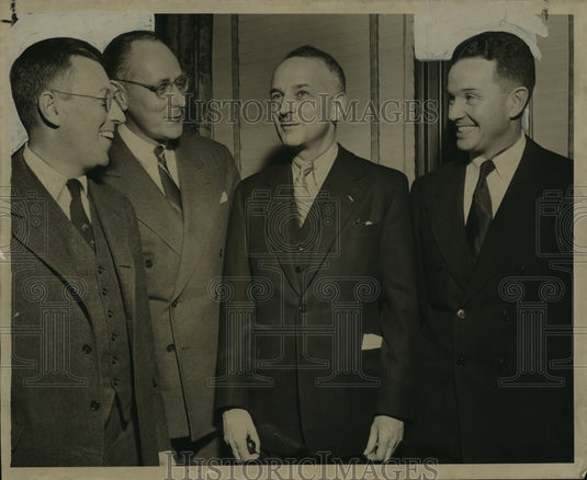 1949 Press Photo William E Brumder, SVP, First Wisconsin National Bank - Historic Images