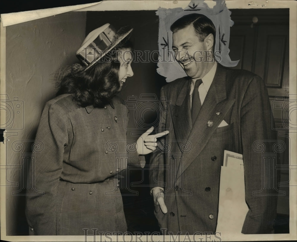 1946 Press Photo Berquist on keynote blessing Robert Morss Lovett - mja16357-Historic Images