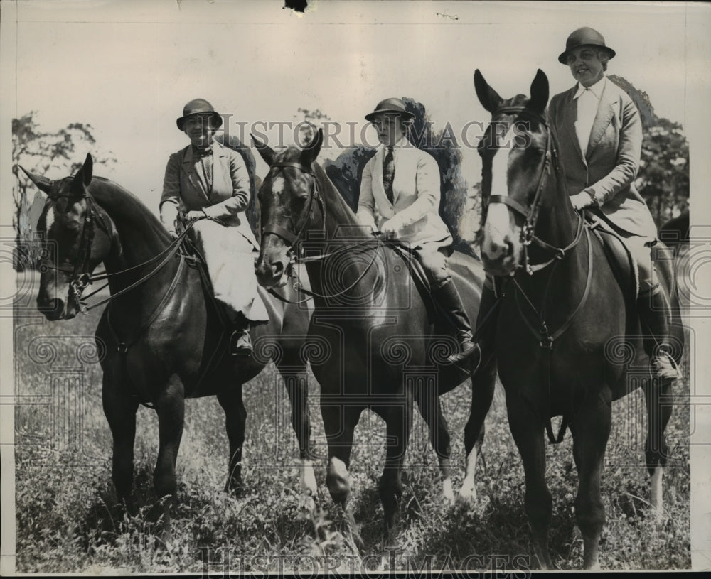 1936 Press Photo Mrs. Werner Lutz &amp; others train their horses for a horse show - Historic Images