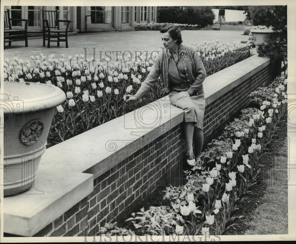 1941 Press Photo Mrs. Phillip Cristal - mja16491 - Historic Images