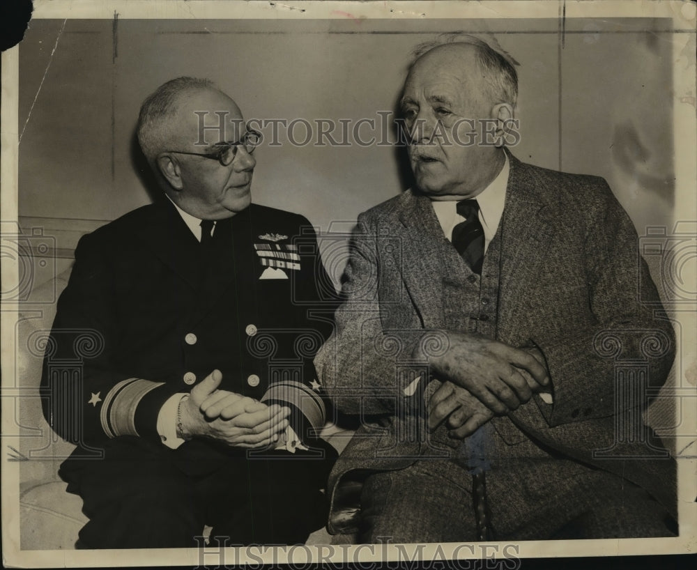 1944 Press Photo Rear Adm. A.S. Carpender, new commandant and Gov. Goodland - Historic Images