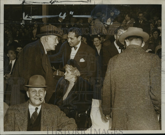 1946 Press Photo Gov. & Mrs. Goodland with Oscar Salenger, new Brew owner - Historic Images