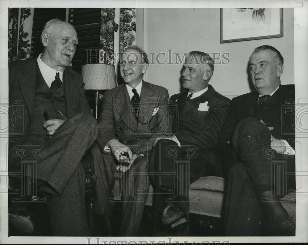 1943 Press Photo Gov. Earle Goodland & others for post-war problems conference-Historic Images