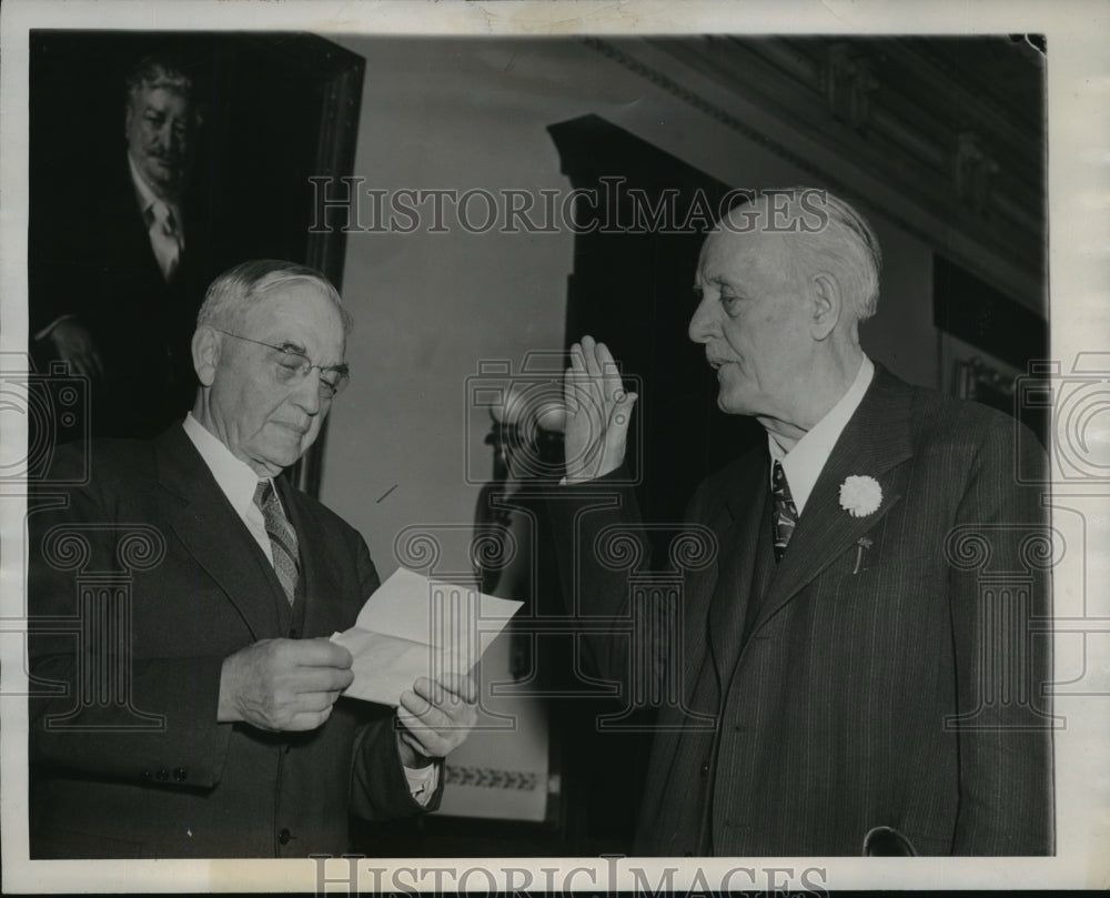 1945 Press Photo Walter S. Goodland and Chief Justice Marvin B. Rosenberry - Historic Images