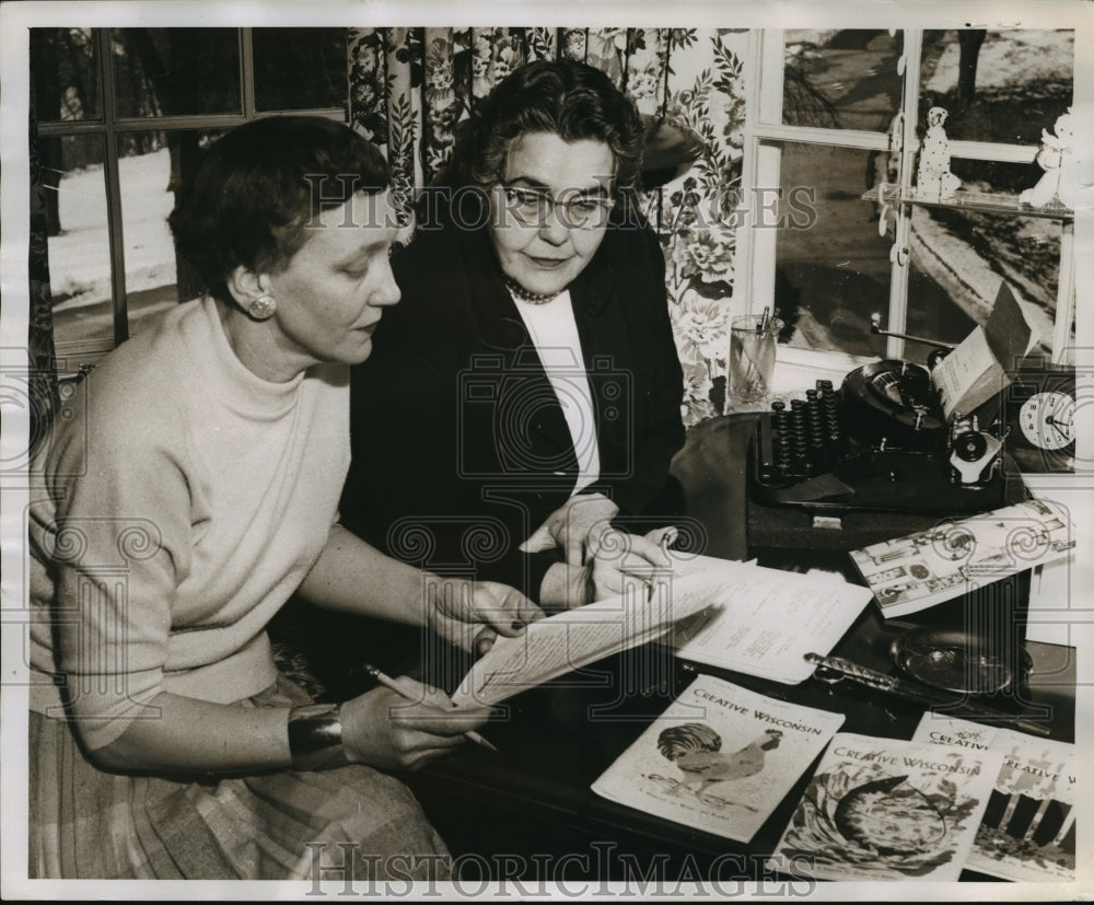 1956 Press Photo Mrs Neita Friend & Mrs. M. Freer work on Creative Wisconsin - Historic Images