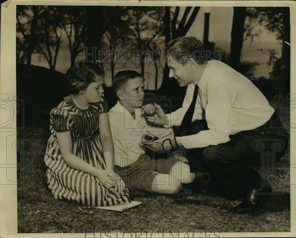 1938 Press Photo Gov Phillip LaFollette &amp; children Robert III &amp; Judy - Historic Images