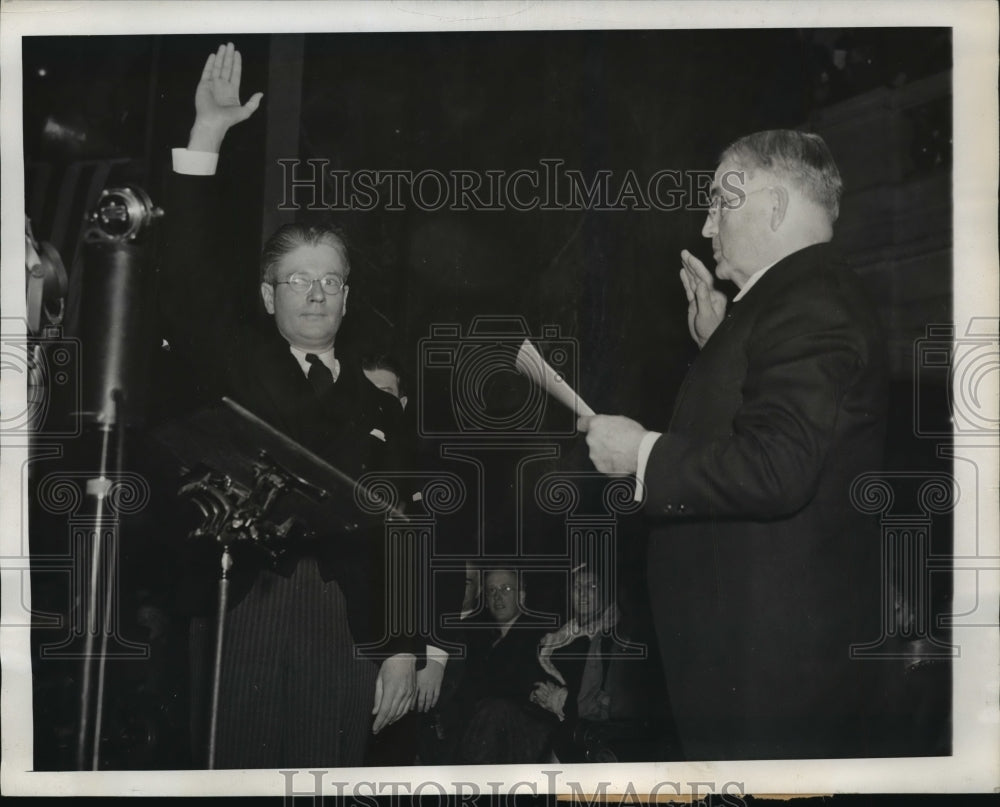 1937 Press Photo Gov Phillip LaFollette taking oath of office for the 3rd time - Historic Images