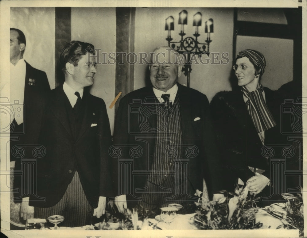 1933 Former Governor &amp; Mrs. Philip La Follette with Viscount Burnham - Historic Images