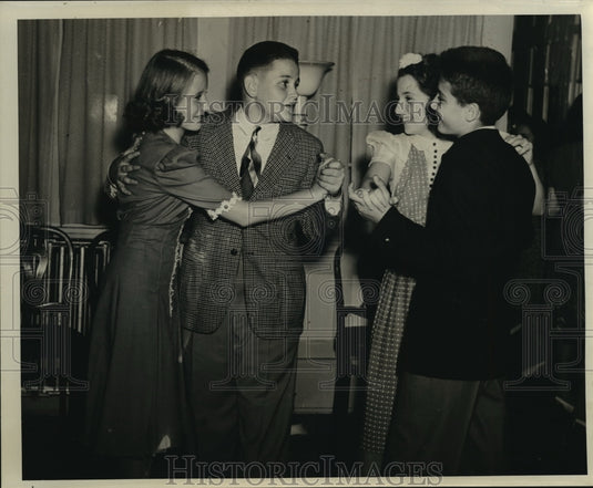 1939 Barbara Blakney, Joan Richter, Joe Daggett & Bill Browne - Historic Images