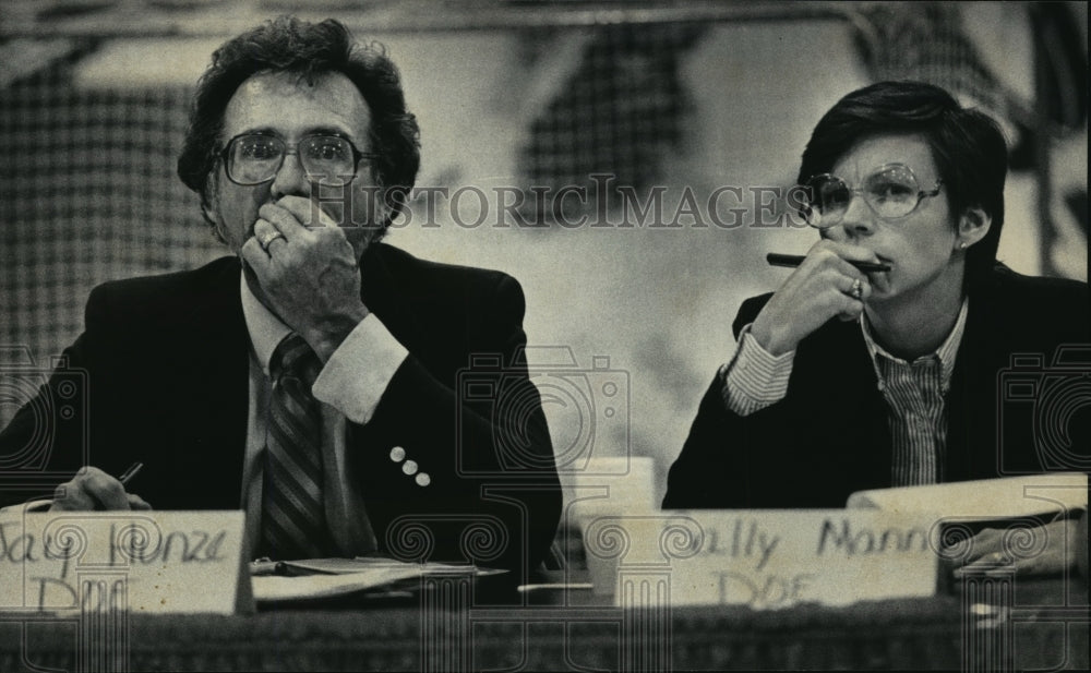 1986 Press Photo Dept. of Energy officials listen during seven-hour hearing-Historic Images
