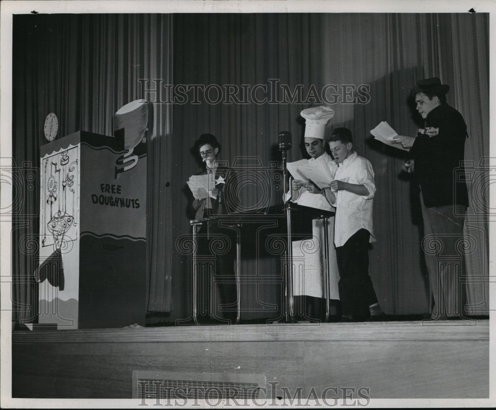 Press Photo Free Doughnuts, Play - mja17139-Historic Images