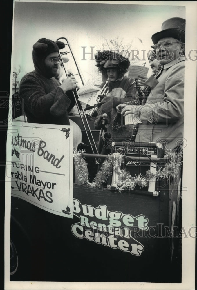 1986 Press Photo Mayor Paul G. Vrakas featured with White's Christmas Band-Historic Images